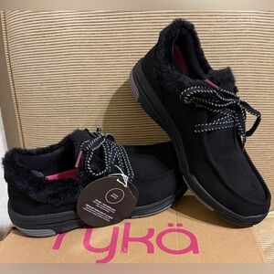 NWT Ryka Women’s Avid Water-Resistant Slip On Sneakers in Black - Size 7.5W
